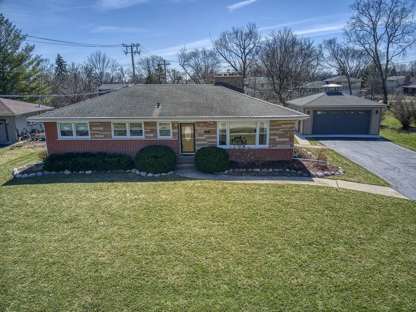429 W Helen Rd photo 1