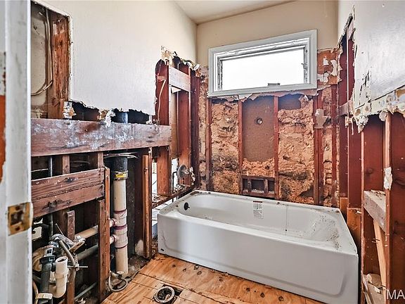 5th image of 10605 Dunkeld Cir