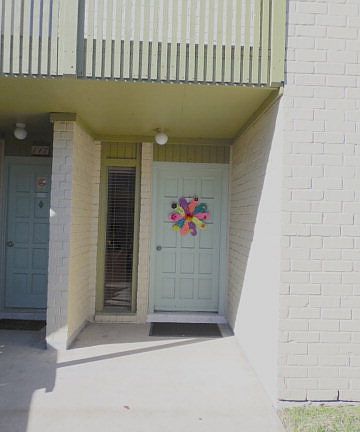 5th image of 227 W Morningside Dr #118