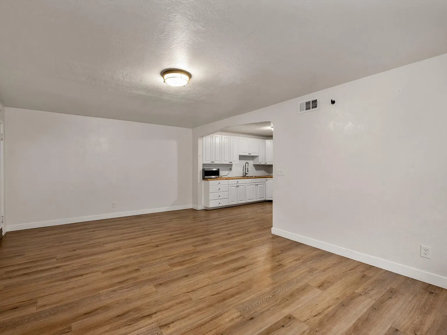 2 bed, 900 sqft, $1,595 — Photo 3