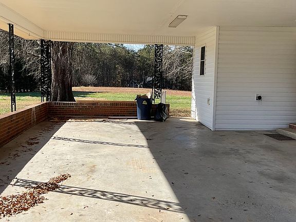 2nd image of 3251 Bluegrass Ln