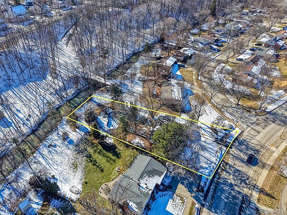 5th image of 24095 Farmington Rd