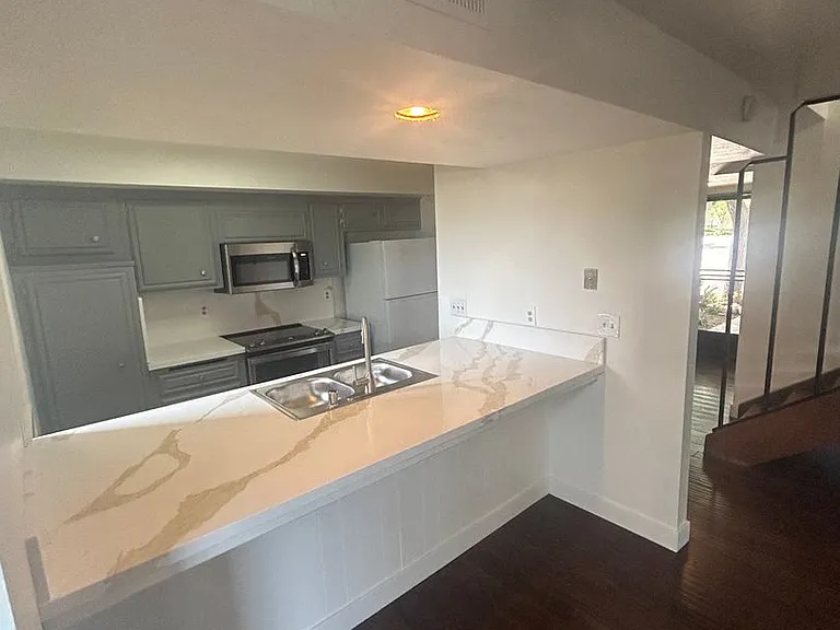 3501 Bernard St #1B — Photo 11