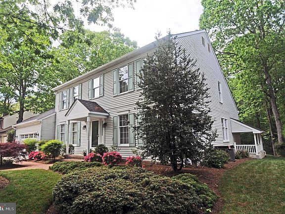3rd image of 510 Deerhorn Ct