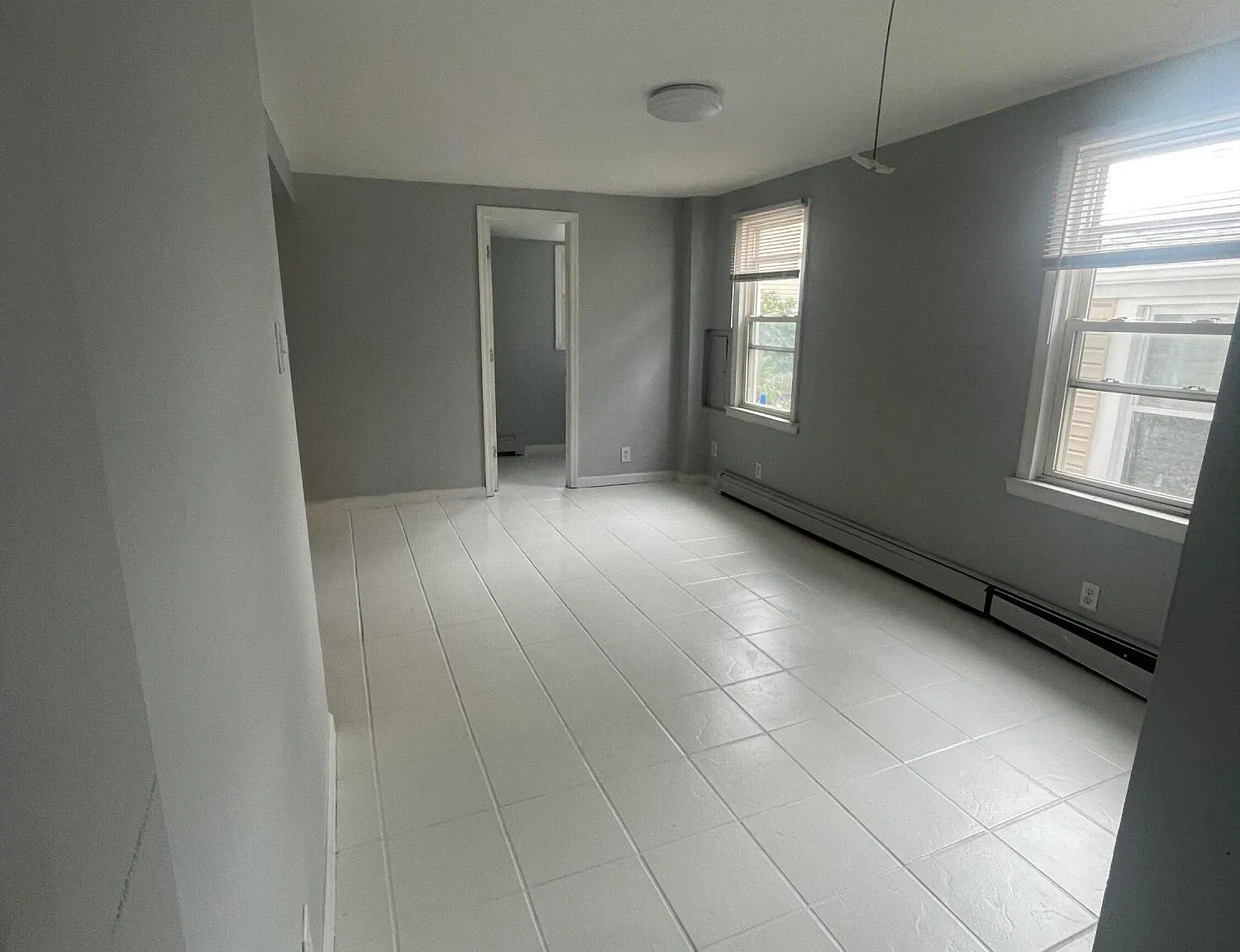 3 bed, 900 sqft, $2,400 — Photo 4