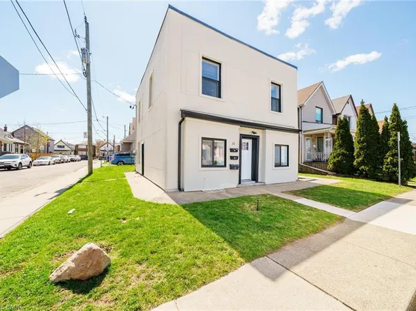 32 Britannia Ave, Hamilton, ON L8H 1W4