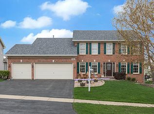 581 Meadowview Dr, West Chicago, IL 60185