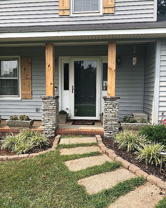 2nd image of 216 Tanglewood Ct
