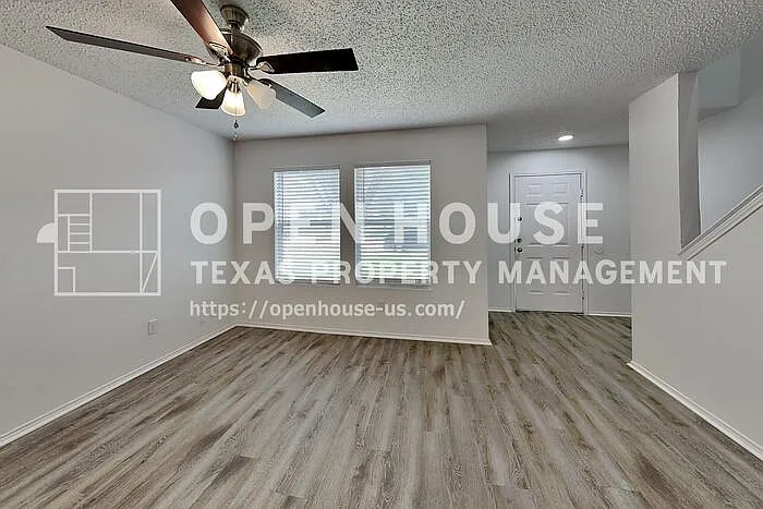 7900 Canoe Ridge Ln — Photo 3