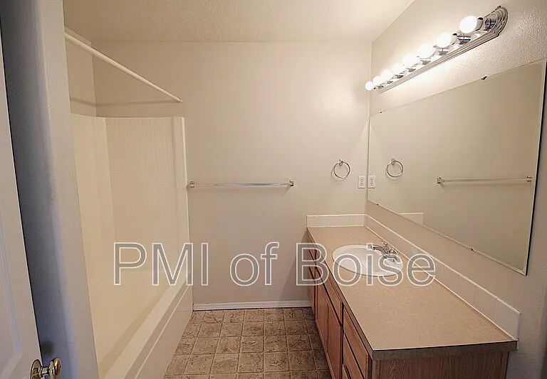 1770 N Veridian Ave — Photo 20