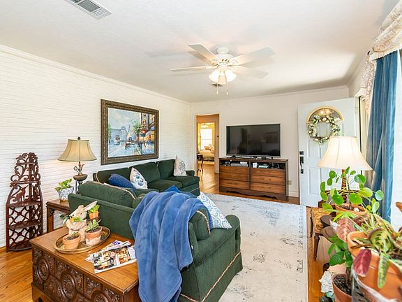 3rd image of 5740 Hooks Ave