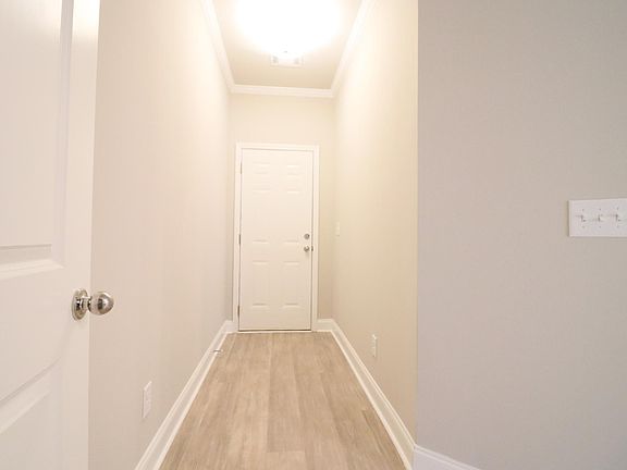 4th image of 256 Beau St