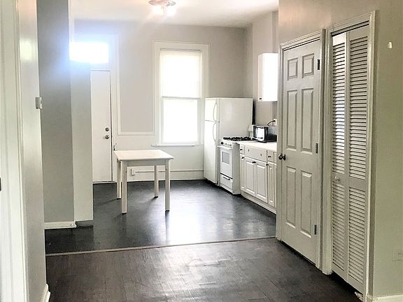 2nd image of 1047 S Oakley Blvd #2