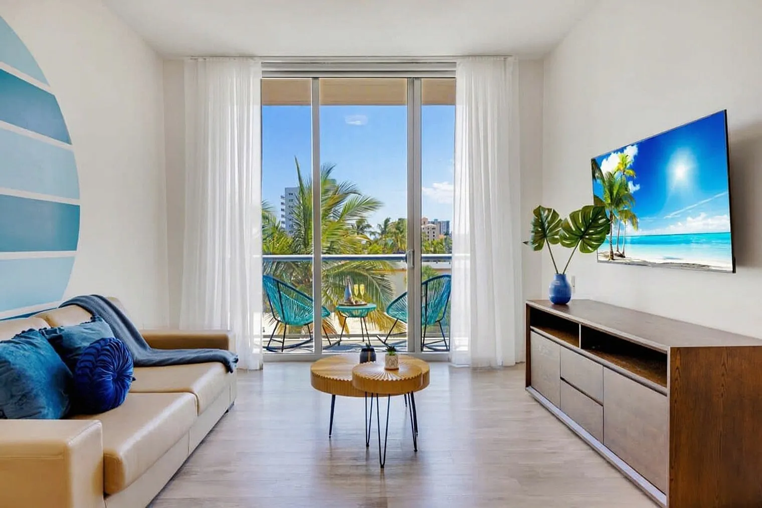 2 bed, 1.0 bath, 839 sqft, $4,032 — Photo 1
