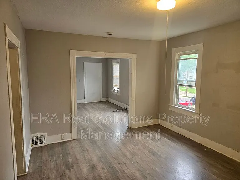 3721 W 33rd St — Photo 8