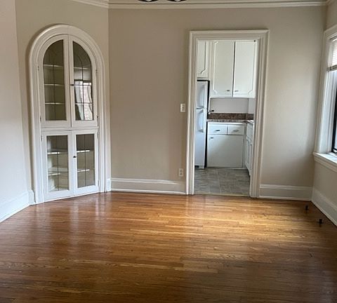 3rd image of 2205 E Belleview Pl