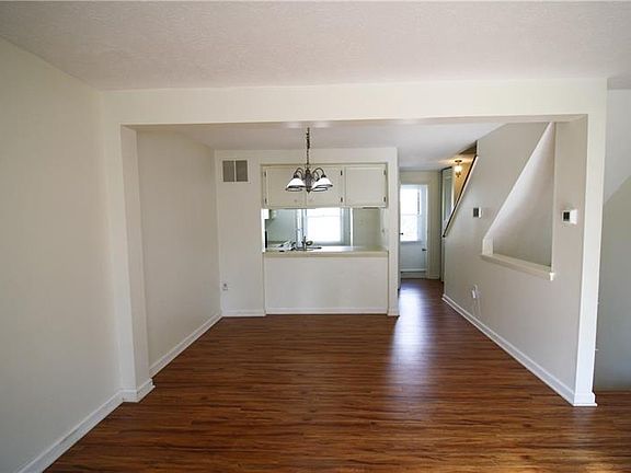 3rd image of 106 Bonnie Brae Dr