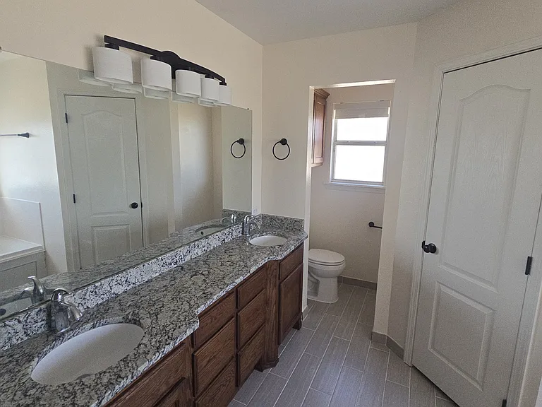 112 Cades Ct — Photo 11