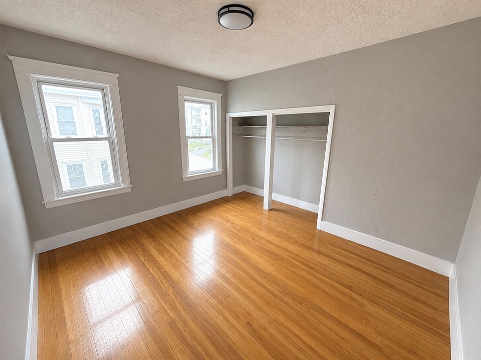 2nd image of 9 1/2 Bourne St APT 3