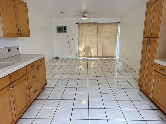 3rd image of 1231 Hooli Cir