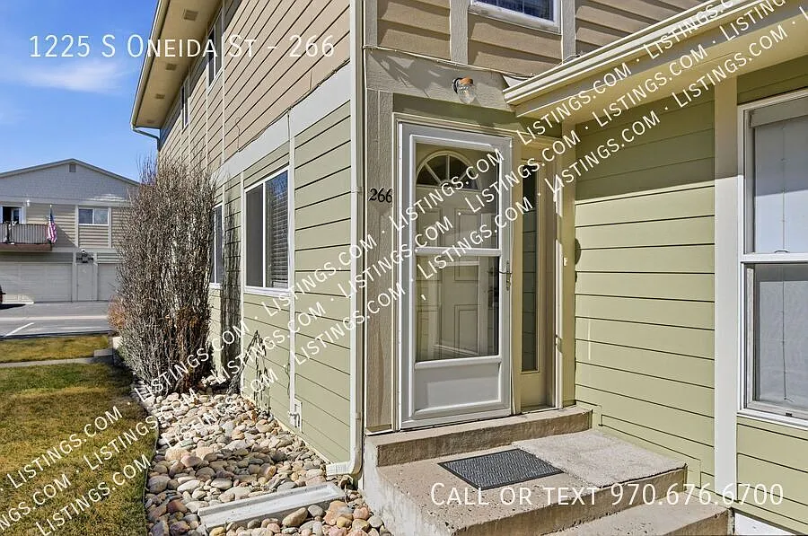 2 Bed / 2 Bath Townhome in Denver — Photo 1