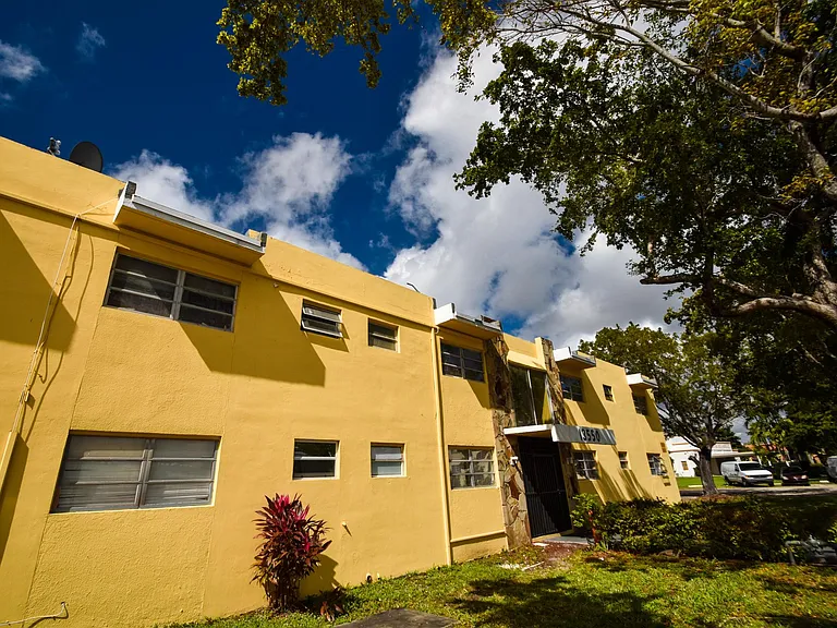 Dixie Apartments — Photo 12
