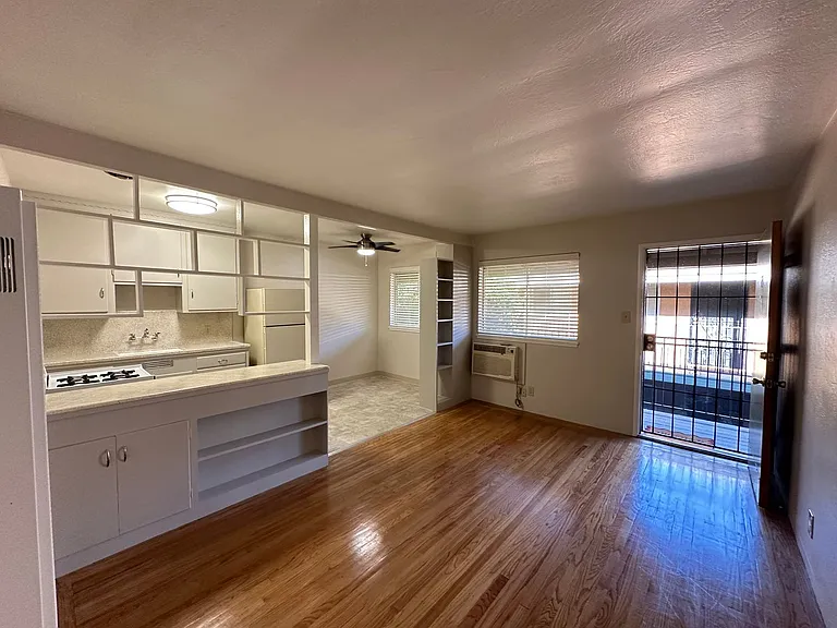 2508 L Street Classic Midtown Living — Photo 15
