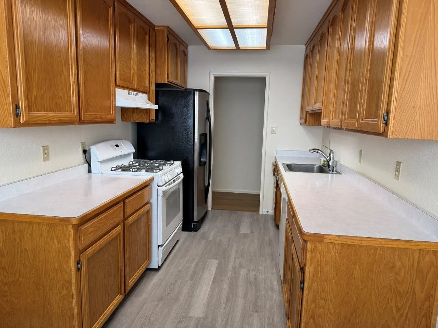 Charming 3 bedroom home in desirable East Davis — Photo 4