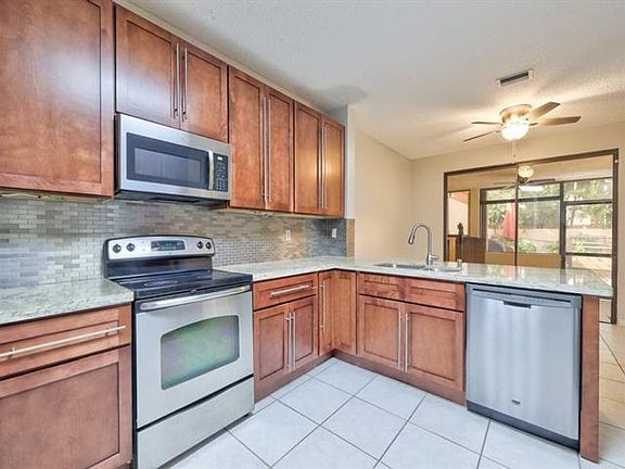 4th image of 11914 Glenmore Dr