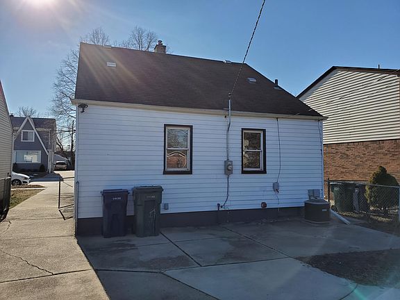 3rd image of 1866 White Ave