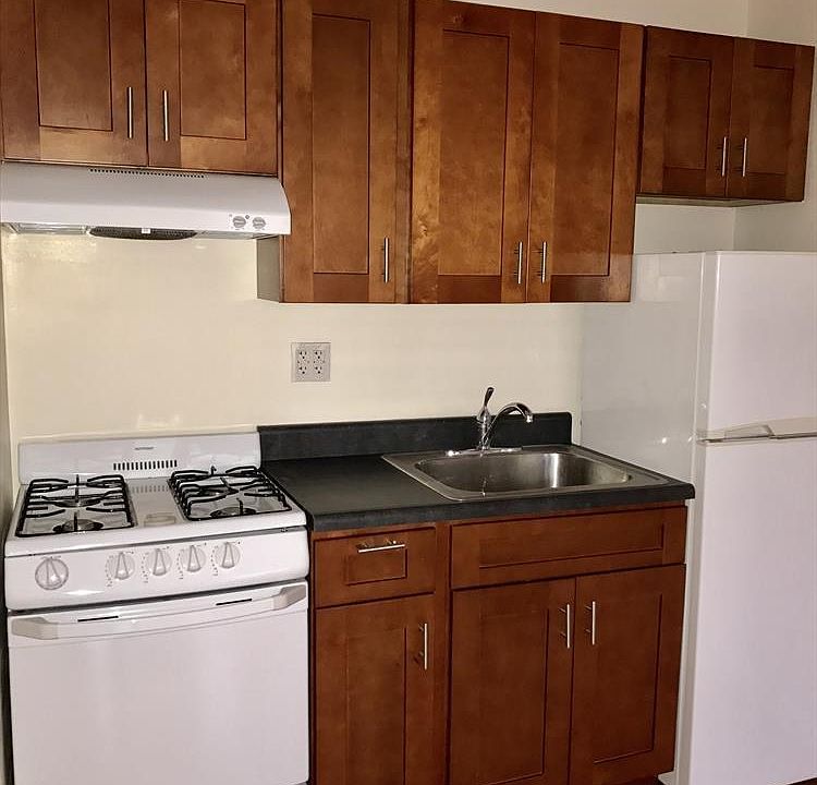 2nd image of 420 E 73rd St APT 5A