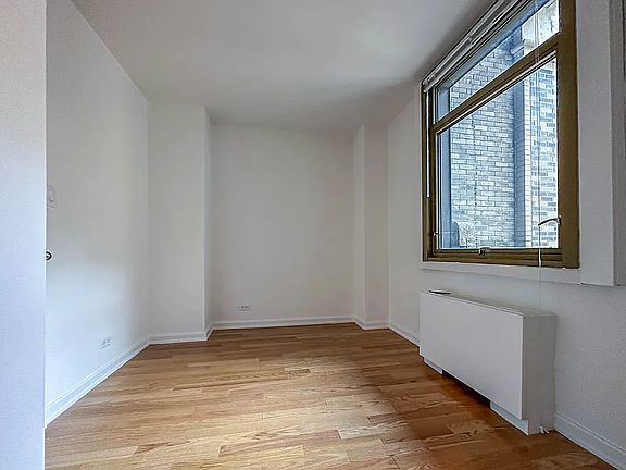 5th image of 4 Park Ave APT 20M