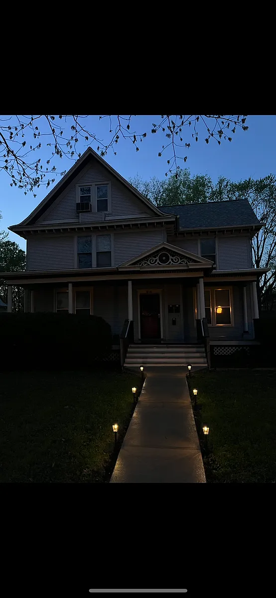 Building Photo - 614 W Hill St #1
