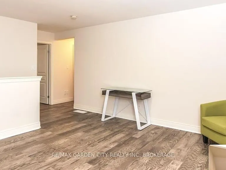 55 Kline Cres — Photo 14