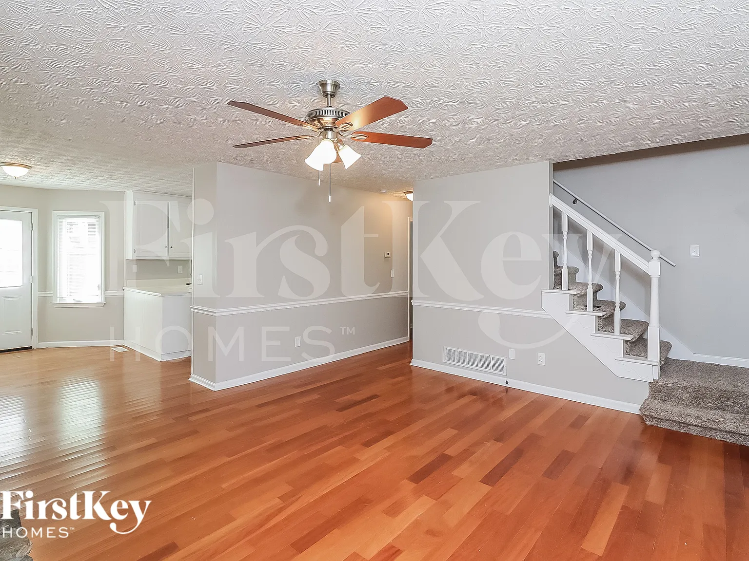 3 bed, 2.0 bath, 1918 sqft, $1,945 — Photo 3