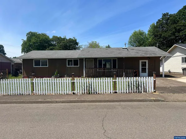 147 NW Douglas St, Dallas, OR 97338