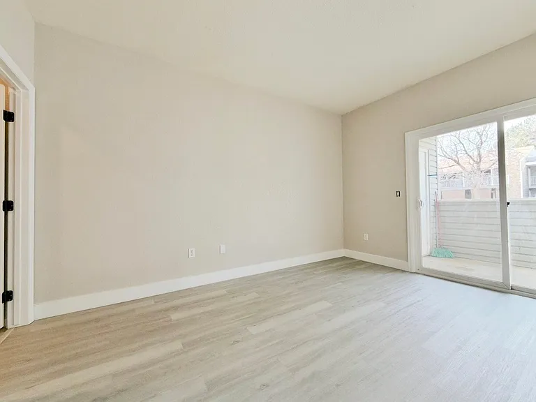 908 S Yampa St #102 — Photo 8