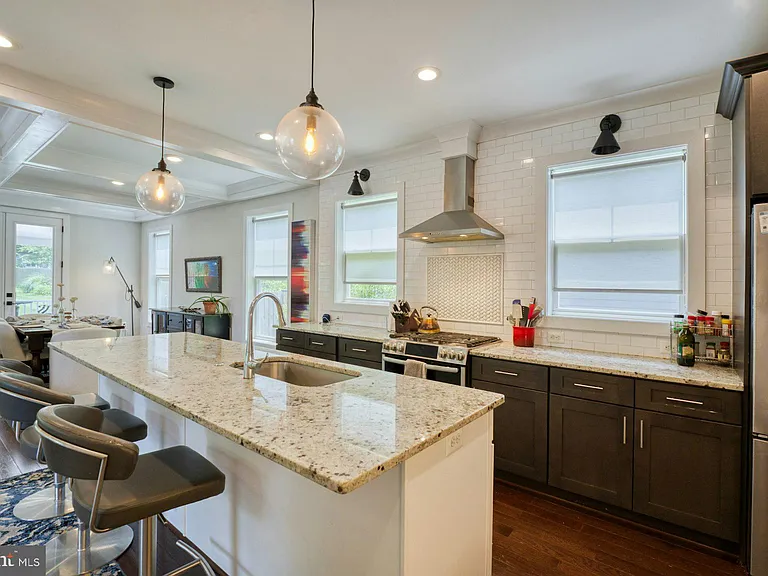 4107 Virginia St — Photo 10