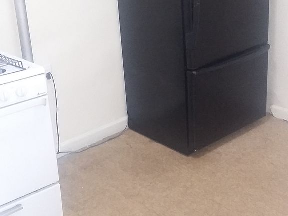 5th image of 986 Leggett Ave APT 2A