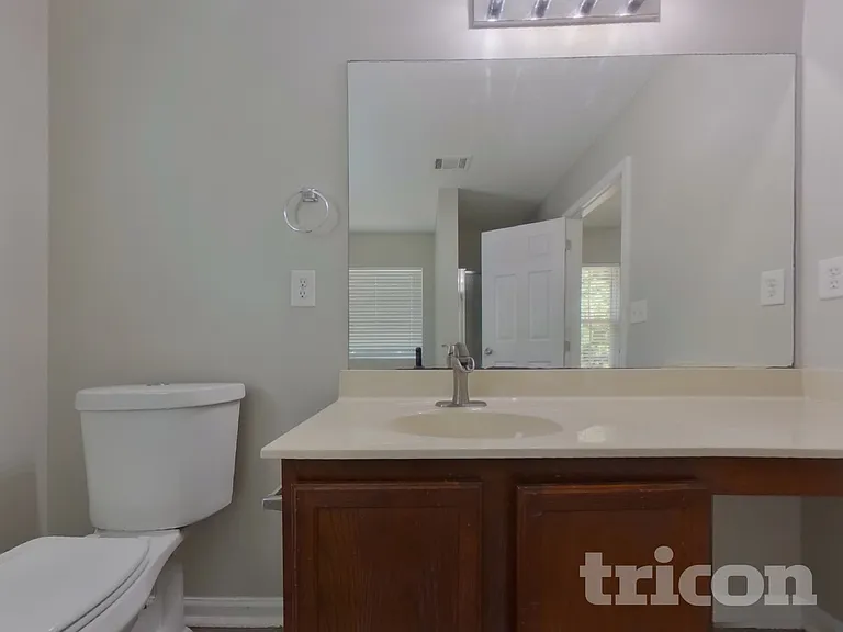 401 Silver Spring St — Photo 7