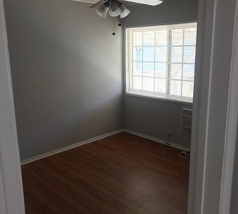 3rd image of 5922 Vineland Ave