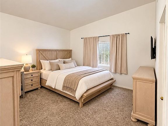 5th image of 22686 Hannah Ct