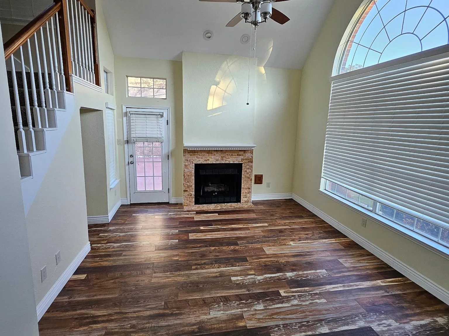 4 bed, 2253 sqft, $3,200 — Photo 3