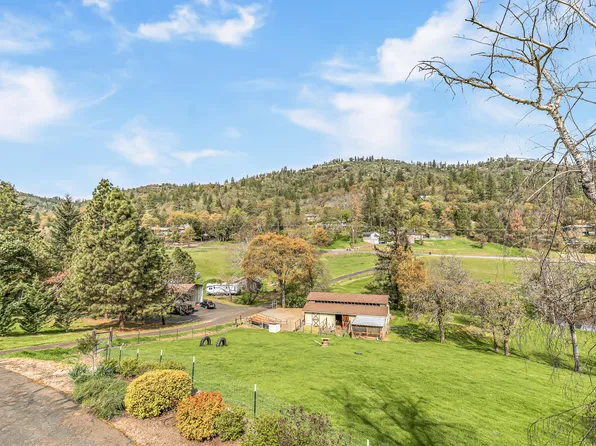 4131 W Griffin Creek Rd, Medford, OR 97501