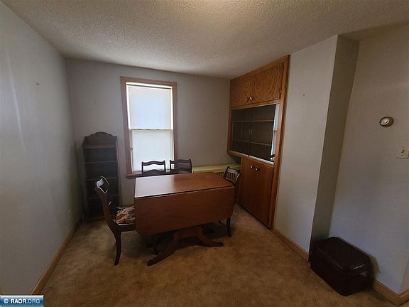 5th image of 223 Douglas Ave