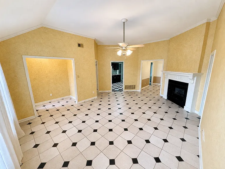 3211 Shadow Green Ln — Photo 7