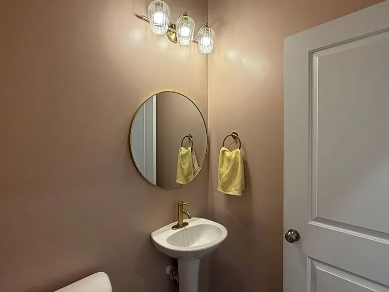 1097 Sapphire Dr — Photo 9