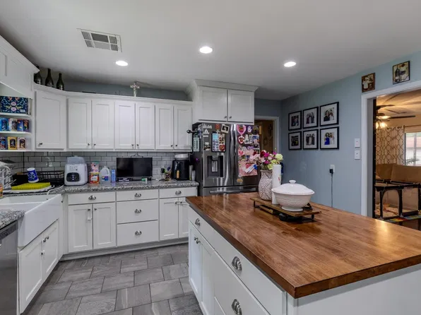 1413 Andrea Dr, Bay City, TX 77414