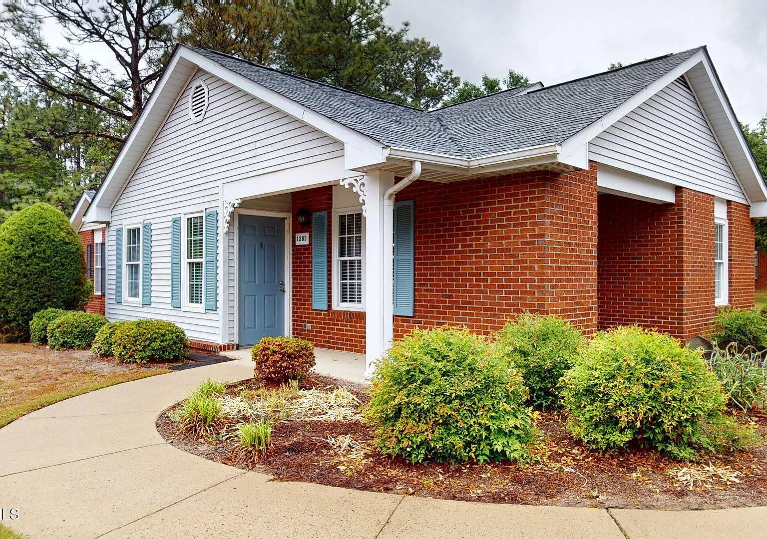 2 bed, 1.0 bath, 930 sqft, $1,650 — Photo 1