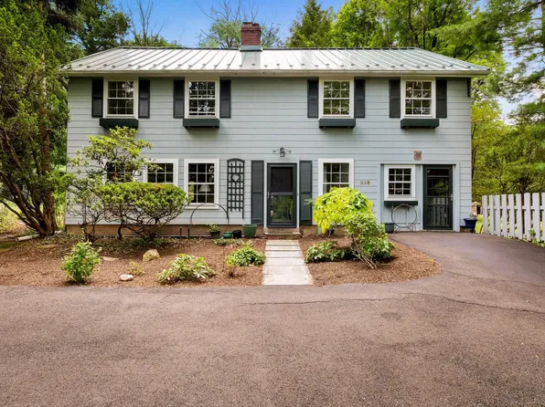 218 Frost Ln, Newtown, PA 18940